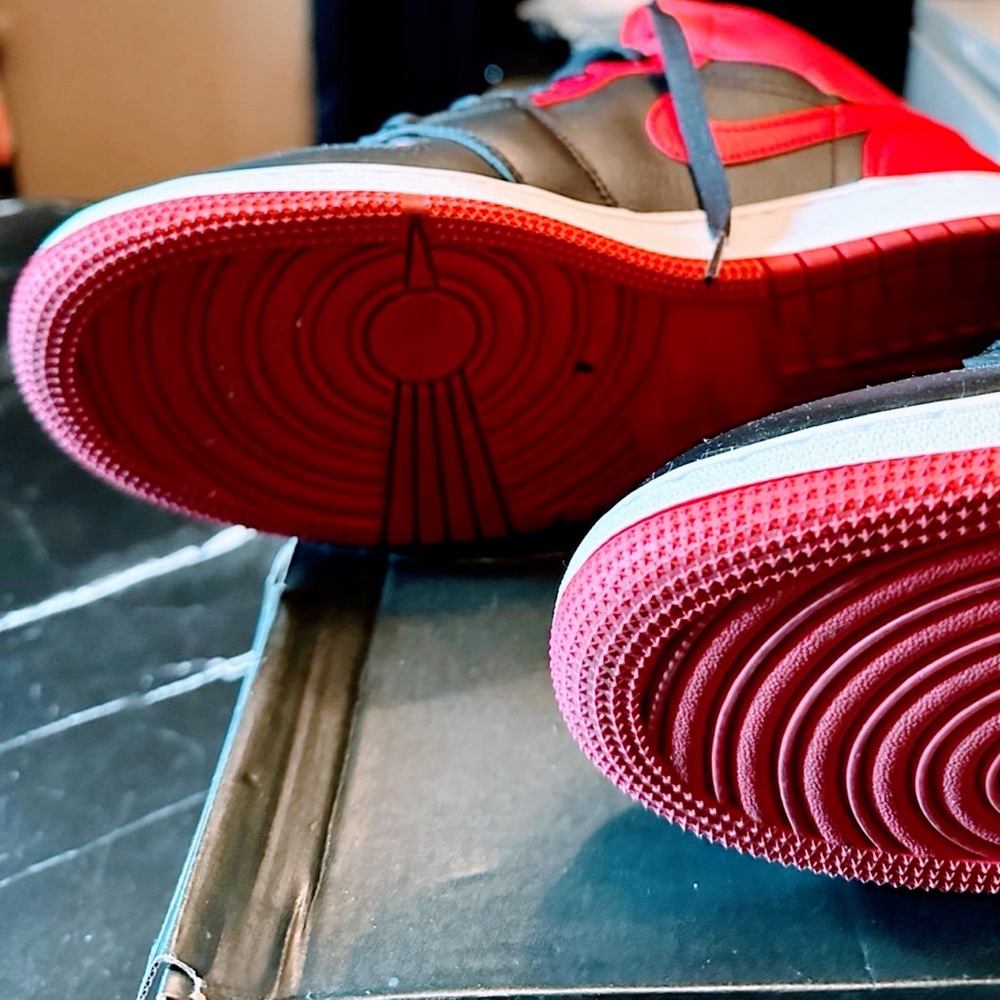 Nike shoes (Big Girls) - Picture 8 of 10